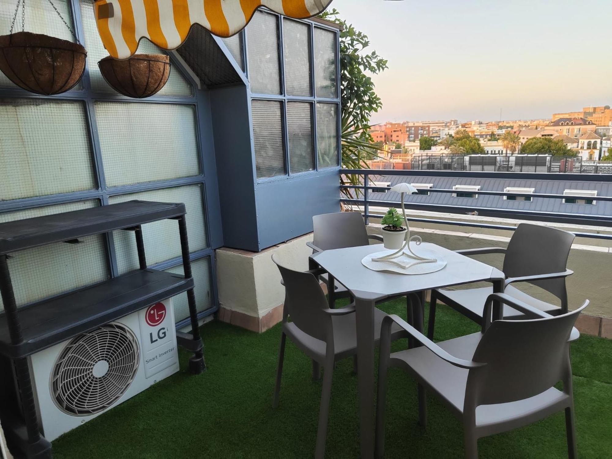 Agradable Duplex Terraza Virgen Del Rocio Apartment Seville Luaran gambar